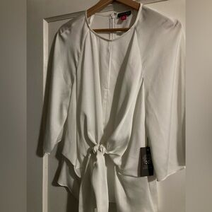 Vince Camuto Medium NWT off white blouse with slit and tie detail